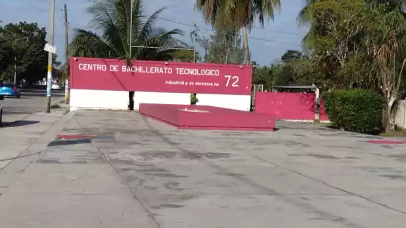 El director del Cbtis 72 informó que aplicarán un filtro sanitario riguroso a los estudiantes en la entrada de la institución El director del Cbtis 72 informó que aplicarán un filtro sanitario riguroso a los estudiantes en la entrada de la institución