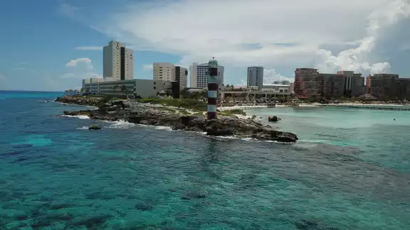 Los estudiantes fueron detectados con COVID-19 a su regreso del viaje a Cancún, asegura la Secretaría de Salud de Puebla Los estudiantes fueron detectados con COVID-19 a su regreso del viaje a Cancún, asegura la Secretaría de Salud de Puebla