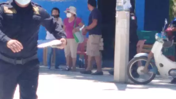 Al lugar llegó una ambulancia para darle atención; sin embargo no requirió traslado Al lugar llegó una ambulancia para darle atención; sin embargo no requirió traslado