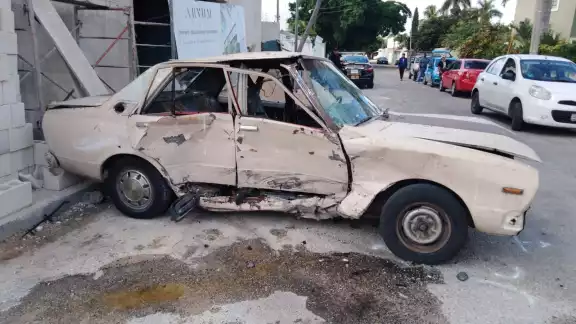 El conductor de Datsun carecía de seguro por lo que considerado pérdida total El conductor de Datsun carecía de seguro por lo que considerado pérdida total