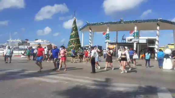 El Muelle de San Miguel en Cozumel es el que recibe a los ferrys que operan el cruce marítimo entre la isla y Playa del Carmen El Muelle de San Miguel en Cozumel es el que recibe a los ferrys que operan el cruce marítimo entre la isla y Playa del Carmen