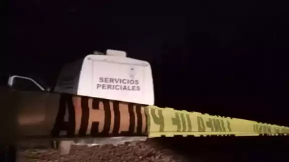 Al confirmarse que ya no contaba con vida, los cuerpos de emergencias se retiraron, minutos después, llegaron elementos de Servicios Periciales Al confirmarse que ya no contaba con vida, los cuerpos de emergencias se retiraron, minutos después, llegaron elementos de Servicios Periciales