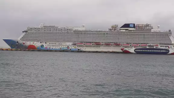 El Norwegian Breakaway es uno de los cuatro cruceros que llegaron este 15 de febrero a Cozumel El Norwegian Breakaway es uno de los cuatro cruceros que llegaron este 15 de febrero a Cozumel