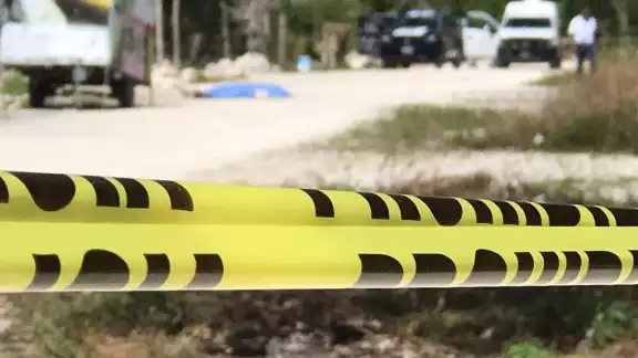 El hombre murió en el sitio donde fue baleado en Cancún, y su cuerpo fue llevado al Semefo para la necropcia del ley El hombre murió en el sitio donde fue baleado en Cancún, y su cuerpo fue llevado al Semefo para la necropcia del ley