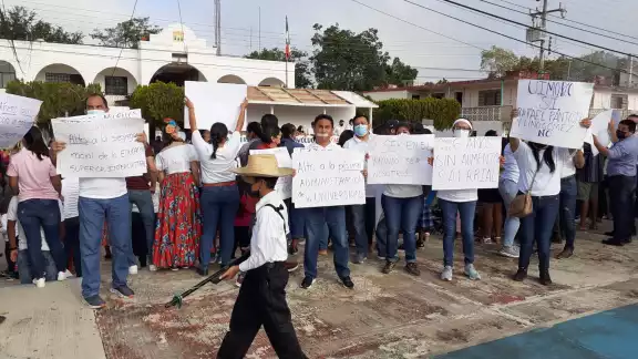 La situación financiera de la Universidad Intercultural Maya ha afectado a los estudiantes, profesores y personal administrativo desde el 2015 La situación financiera de la Universidad Intercultural Maya ha afectado a los estudiantes, profesores y personal administrativo desde el 2015