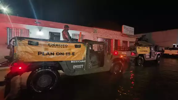 El contingente que acudió a la Unidad Habitacional Siglo XXI, estuvo acompañado de personal de la Comisión Nacional del Agua El contingente que acudió a la Unidad Habitacional Siglo XXI, estuvo acompañado de personal de la Comisión Nacional del Agua