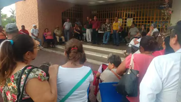 Los jubilados denunciaron que la universidad está reteniendo los fondos, generando incertidumbre y desesperación Los jubilados denunciaron que la universidad está reteniendo los fondos, generando incertidumbre y desesperación