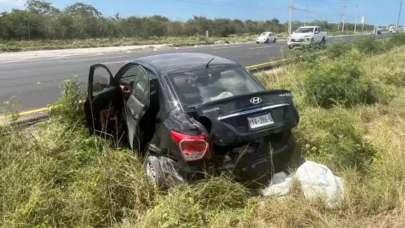 Los tres pasajeros y el conductor fueron atendidos por paramédicos