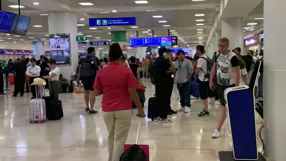 Los vuelos retrasados son nacionales e internacionales