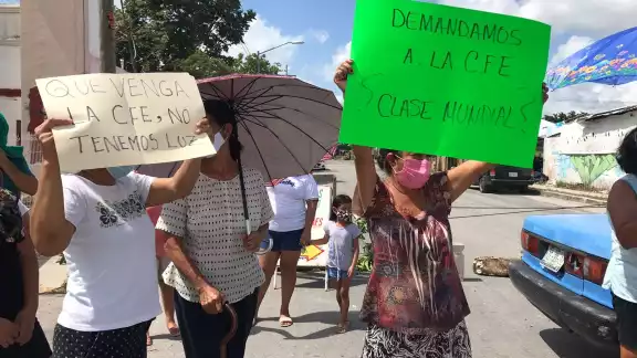 Los vecinos indicaron que en 2020 tuvieron que pagar al personal de CFE para que se les reconectara la energía eléctrica en Cancún Los vecinos indicaron que en 2020 tuvieron que pagar al personal de CFE para que se les reconectara la energía eléctrica en Cancún