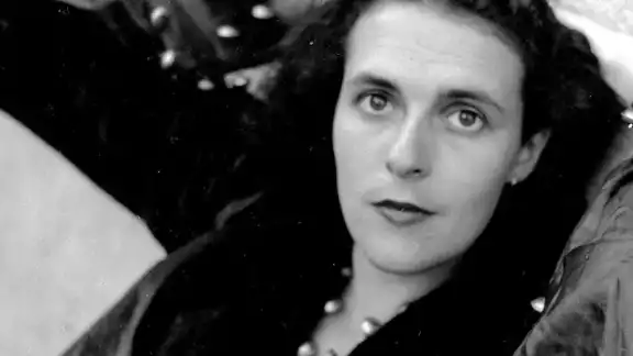 Entre las obras de Leonora Carrington se encuentran Ferret Race, El mundo mágico de los mayas y Retrato de Max Ernst Entre las obras de Leonora Carrington se encuentran Ferret Race, El mundo mágico de los mayas y Retrato de Max Ernst