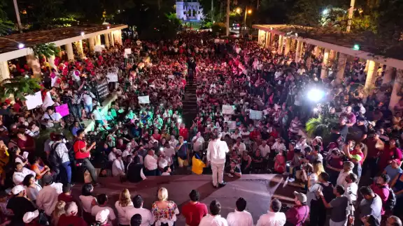 Adán Augusto escuchó de primera mano las peticiones de los yucatecos Adán Augusto escuchó de primera mano las peticiones de los yucatecos
