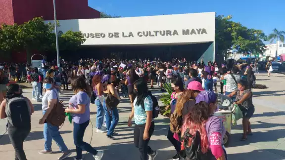 Elementos de la Policía Quintana Roo ya despliegan un operativo preventivo sobre la avenida de los Héroes Elementos de la Policía Quintana Roo ya despliegan un operativo preventivo sobre la avenida de los Héroes
