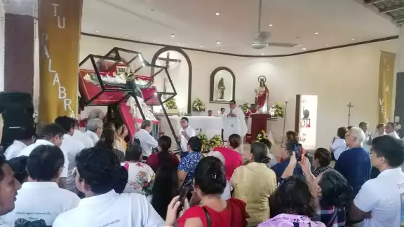 La escultura del Cristo Negro Señor de San Román fue recibida con alegría en la iglesia de Santa Bárbara La escultura del Cristo Negro Señor de San Román fue recibida con alegría en la iglesia de Santa Bárbara