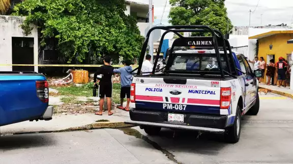 El cuerpo sin vida de un hombre fue encontrado en un terreno baldío de la colonia San Miguel. El cuerpo sin vida de un hombre fue encontrado en un terreno baldío de la colonia San Miguel.