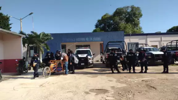 Los agentes de Seguridad Pública de Carrillo Puerto pidieron al nuevo titular, resolver las carencias que afectan sus labores diarias Los agentes de Seguridad Pública de Carrillo Puerto pidieron al nuevo titular, resolver las carencias que afectan sus labores diarias