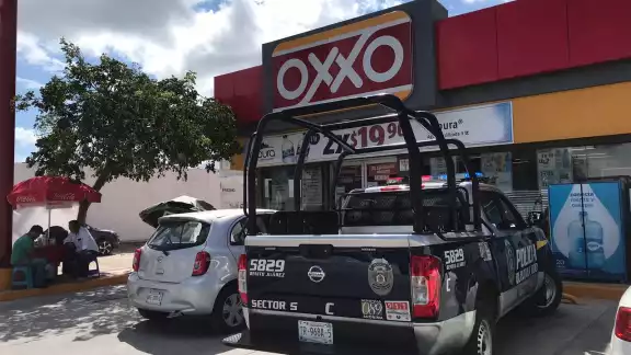 Policías acudieron a verificar el reporte al establecimiento, ubicado en la Supermanzana 313 de Cancún Policías acudieron a verificar el reporte al establecimiento, ubicado en la Supermanzana 313 de Cancún