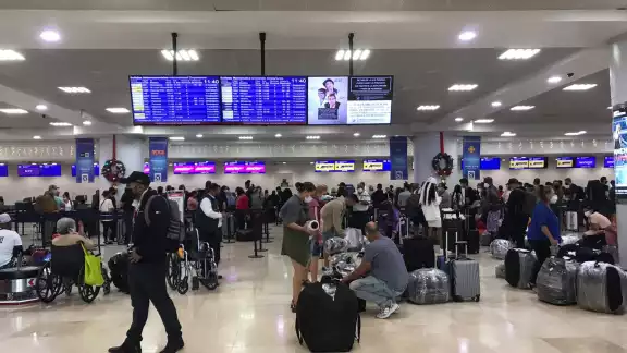 Algunos turistas dijeron sentirse contentos de poder recibir el 2022 en Cancún Algunos turistas dijeron sentirse contentos de poder recibir el 2022 en Cancún
