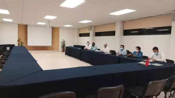 En la foto sólo se ven a los seis representantes de la UAC En la foto sólo se ven a los seis representantes de la UAC