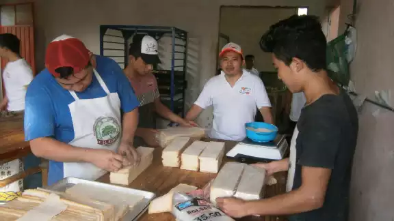 De acuerdo con los pobladores, hay panaderías del Centro de la localidad que incluso ya venden el pan francés a seis pesos la piez De acuerdo con los pobladores, hay panaderías del Centro de la localidad que incluso ya venden el pan francés a seis pesos la piez
