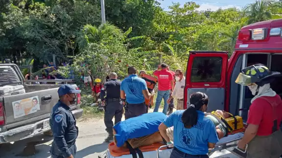 Mujer alcoholizada provoca fuerte accidente en la Zona Continental de Isla Mujeres Mujer alcoholizada provoca fuerte accidente en la Zona Continental de Isla Mujeres