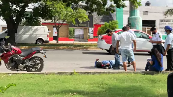 E piloto de la motocicleta y su acompañante resultaron lesionados E piloto de la motocicleta y su acompañante resultaron lesionados