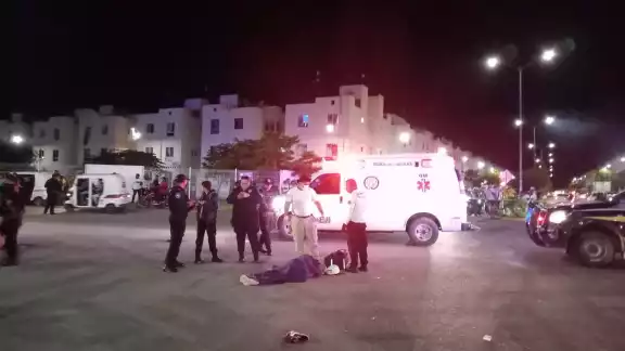 Ejecutan a mototaxista en tianguis de Cancún