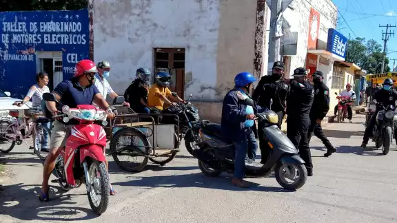 Mototaxistas señalan que podrían ser amonestados, debido a que la reparación de sus unidades de transporte resulta costosa Mototaxistas señalan que podrían ser amonestados, debido a que la reparación de sus unidades de transporte resulta costosa