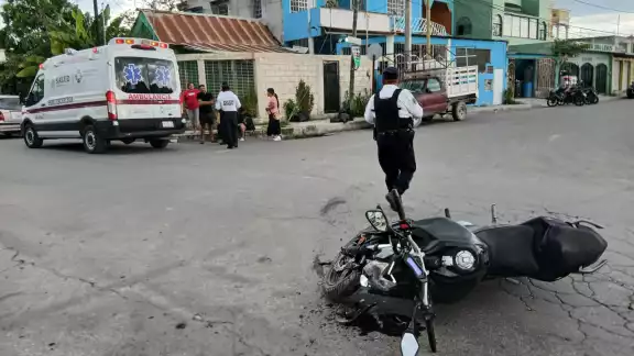 Un motociclista resultó lesionado tras chocar contra un automóvil que le cortó el paso. Un motociclista resultó lesionado tras chocar contra un automóvil que le cortó el paso.