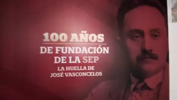 En el centésimo aniversario luctuoso de José Vasconcelos, personal de la SEP rindió un homenaje con semblanza y ofrenda floral En el centésimo aniversario luctuoso de José Vasconcelos, personal de la SEP rindió un homenaje con semblanza y ofrenda floral