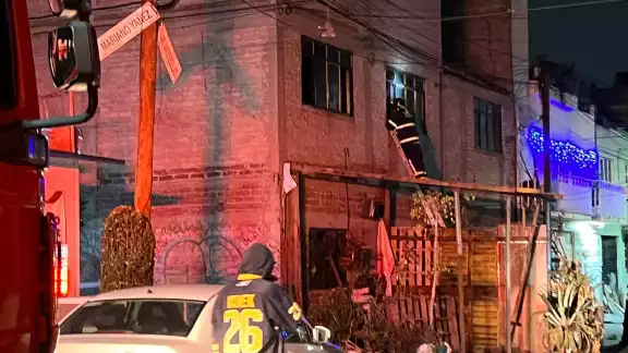 La explosión de una casa en la Colonia del Valle, dejó afectaciones en varias casas de ese sitio La explosión de una casa en la Colonia del Valle, dejó afectaciones en varias casas de ese sitio
