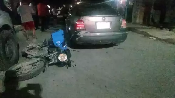 Al no llegar la Cruz Roja, el joven fue llevado al hospital para su atención Al no llegar la Cruz Roja, el joven fue llevado al hospital para su atención
