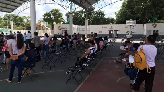 El módulo en la Unidad Deportiva 'Jacinto Canek' lució con afluencia media durante este último día de la vacunación El módulo en la Unidad Deportiva 'Jacinto Canek' lució con afluencia media durante este último día de la vacunación