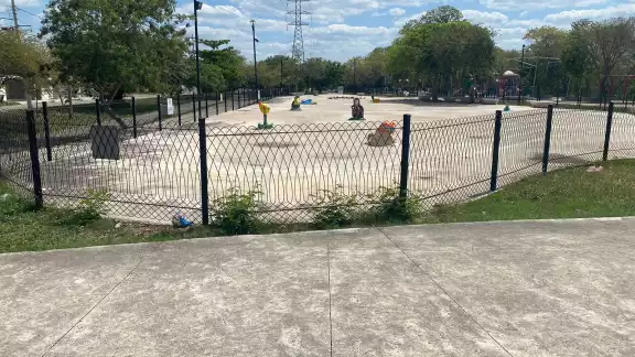 El parque Splash Pad de Mérida luce cerrado desde hace varios meses El parque Splash Pad de Mérida luce cerrado desde hace varios meses