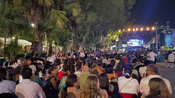 Las calles del primer cuadro de la ciudad, así como parte de Paseo de Montejo, se prendieron con la música