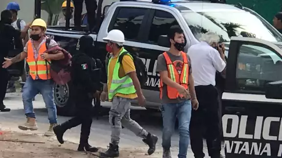 A la salida elementos de la Policía Quintana Roo agredieron a reporteros y empleados del hotel