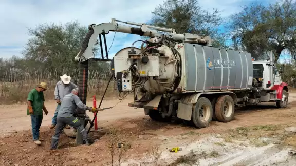 Para reducir riesgos de inundaciones se realizan labores de limpieza y desazolve de canales y ríos. Para reducir riesgos de inundaciones se realizan labores de limpieza y desazolve de canales y ríos.