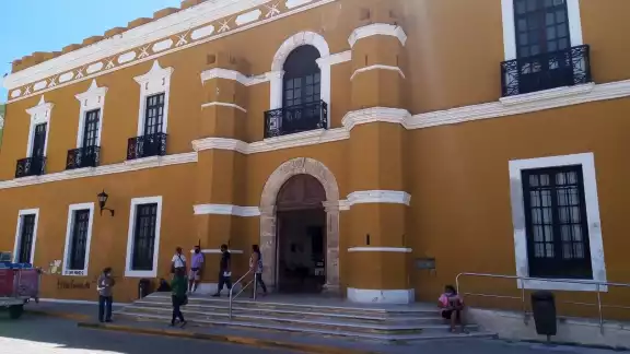 Aseguran que la Alcaldesa renta vehículos de más de 100 mil pesos al mes Aseguran que la Alcaldesa renta vehículos de más de 100 mil pesos al mes
