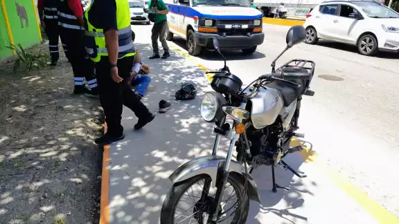 Conductor provoca dos accidentes y huye; motociclista lesionado frente al rastro municipal Conductor provoca dos accidentes y huye; motociclista lesionado frente al rastro municipal