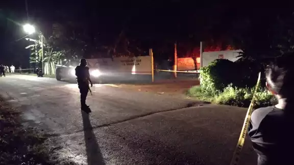 El lugar fue resguardado por elementos estatales y federales El lugar fue resguardado por elementos estatales y federales