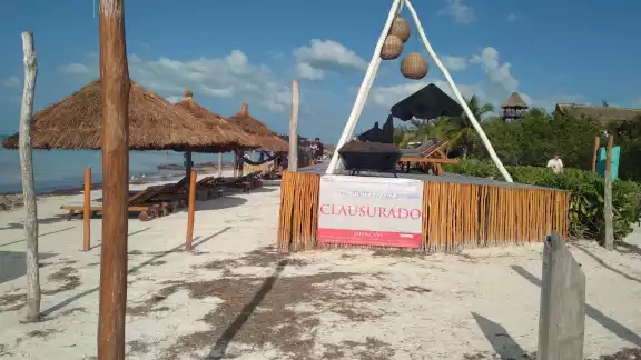 Las obras fueron suspendidas por presuntos daños a la playa de Holbox Las obras fueron suspendidas por presuntos daños a la playa de Holbox