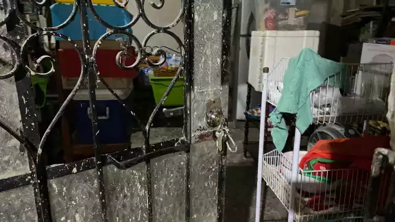 El hombre causó daños en la casa antes de huir El hombre causó daños en la casa antes de huir