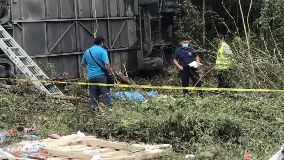 Hasta el último reporte, son 13 los lesionados que permanecen hospitalizados en Cancún tras la volcadura del ADO en Quintana Roo Hasta el último reporte, son 13 los lesionados que permanecen hospitalizados en Cancún tras la volcadura del ADO en Quintana Roo