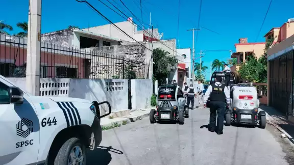 Policías brincaron la barda de la casa para detener al hombre