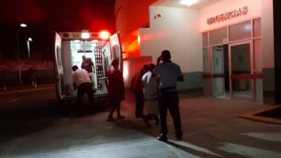 Ambos pasajeros fueron trasladados a un hospital de Escárcega Ambos pasajeros fueron trasladados a un hospital de Escárcega