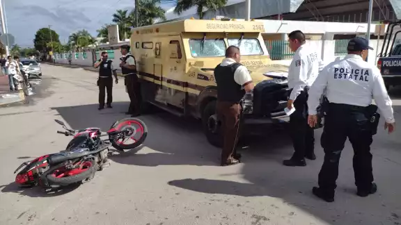 La acompañante presentó una posible fractura de cráneo y el conductor de la moto resultó con lesiones en una las extremidades inferiores
