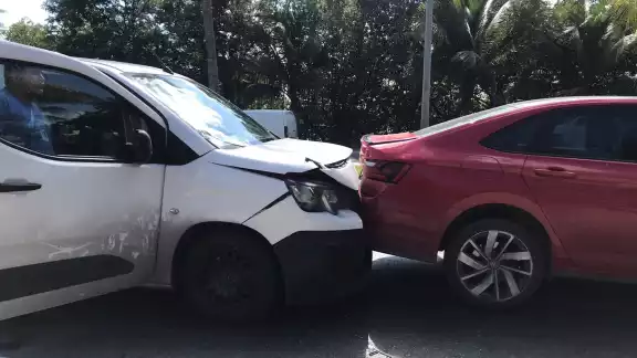 El automóvil que provoco la carambola viajaba con exceso de velocidad