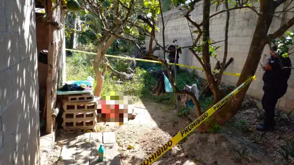 El lugar fue acordonado por elementos policiales, a la espera del Servicio Médico Forense El lugar fue acordonado por elementos policiales, a la espera del Servicio Médico Forense