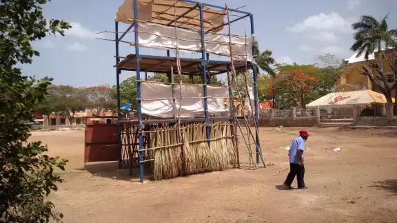 Desde muy temprano se observó a diversos personas que desmantelaban sus palcos