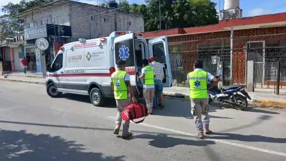 Motociclista lesionado tras imprudente maniobra vehicular en la colonia Esperanza Motociclista lesionado tras imprudente maniobra vehicular en la colonia Esperanza